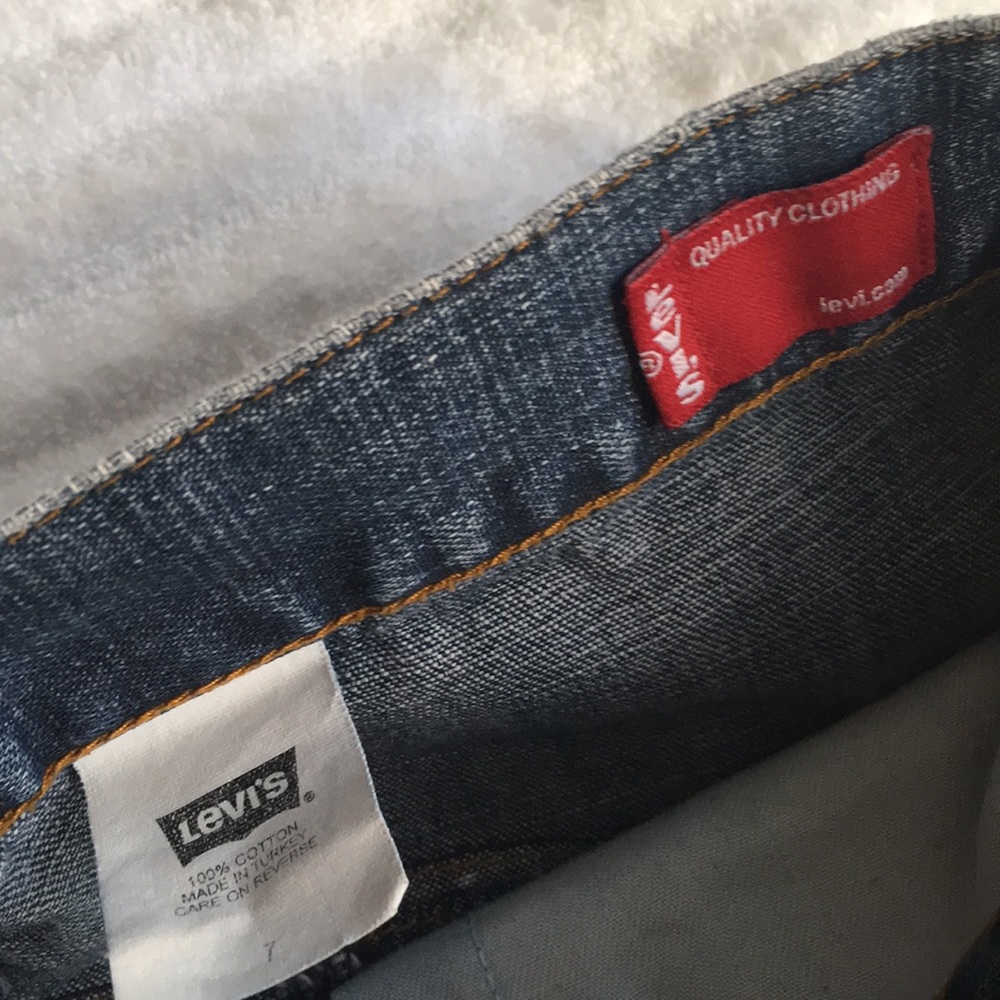 Levis - Picture 3 of 4